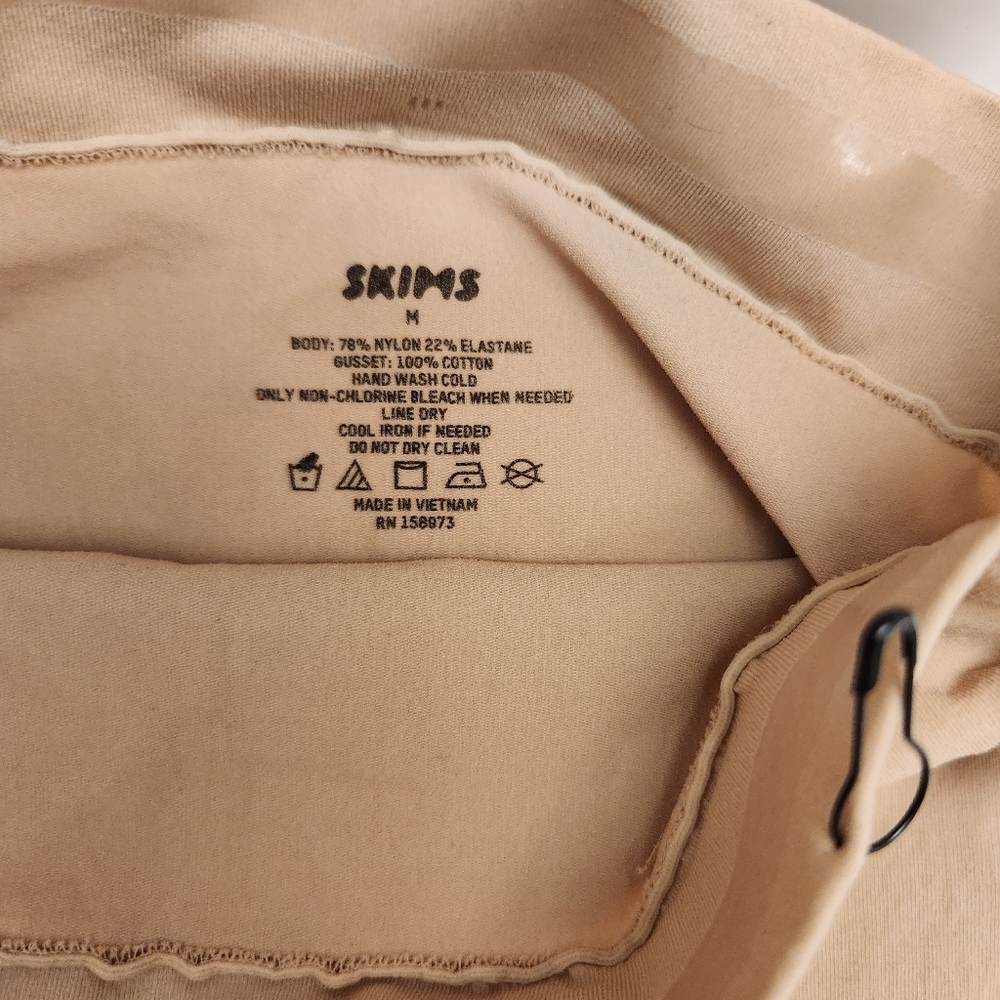 Skims CORE CONTROL HIGH-WAISTED THONG - Picture 4 of 8
